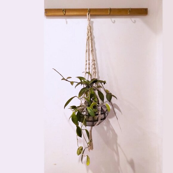 🥬2/80🥬NWT Boho Macrame Plant Hanger Hand Crafted in Canada Bohemian Home Decor - Picture 4 of 16